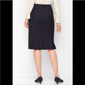 ⭐️ 3 for $8 Talbots Pleated Pencil Skirt